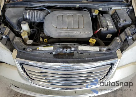 2011 Chrysler Town & Country Touring L z USA, uszkodzony, nr VIN 2A4RR8DG3BR713271